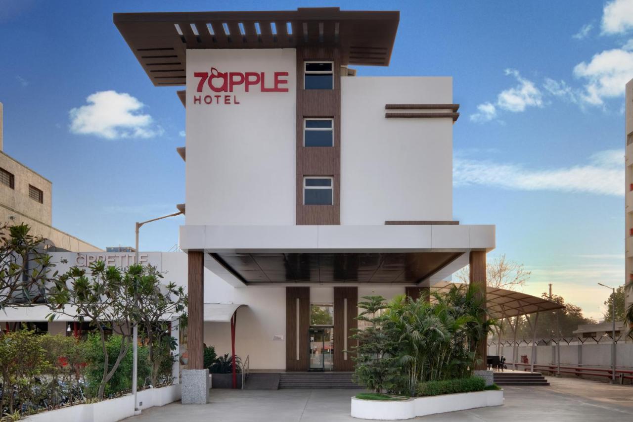 7 Apple Hotel, Vadodara Exterior foto